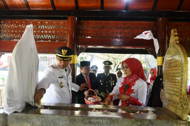 Ziarah Bentuk Penghormatan Kepada Pahlawan - Kabupaten Sumedang